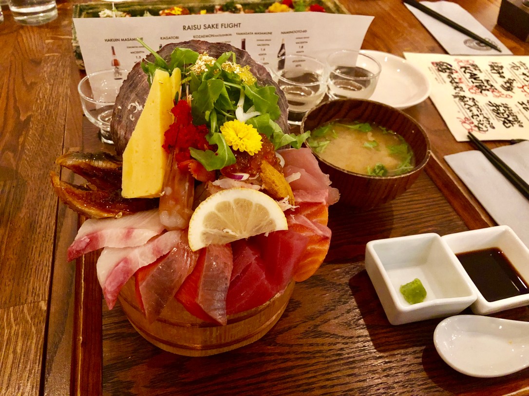 Deluxe seafood bowl @ Raisu