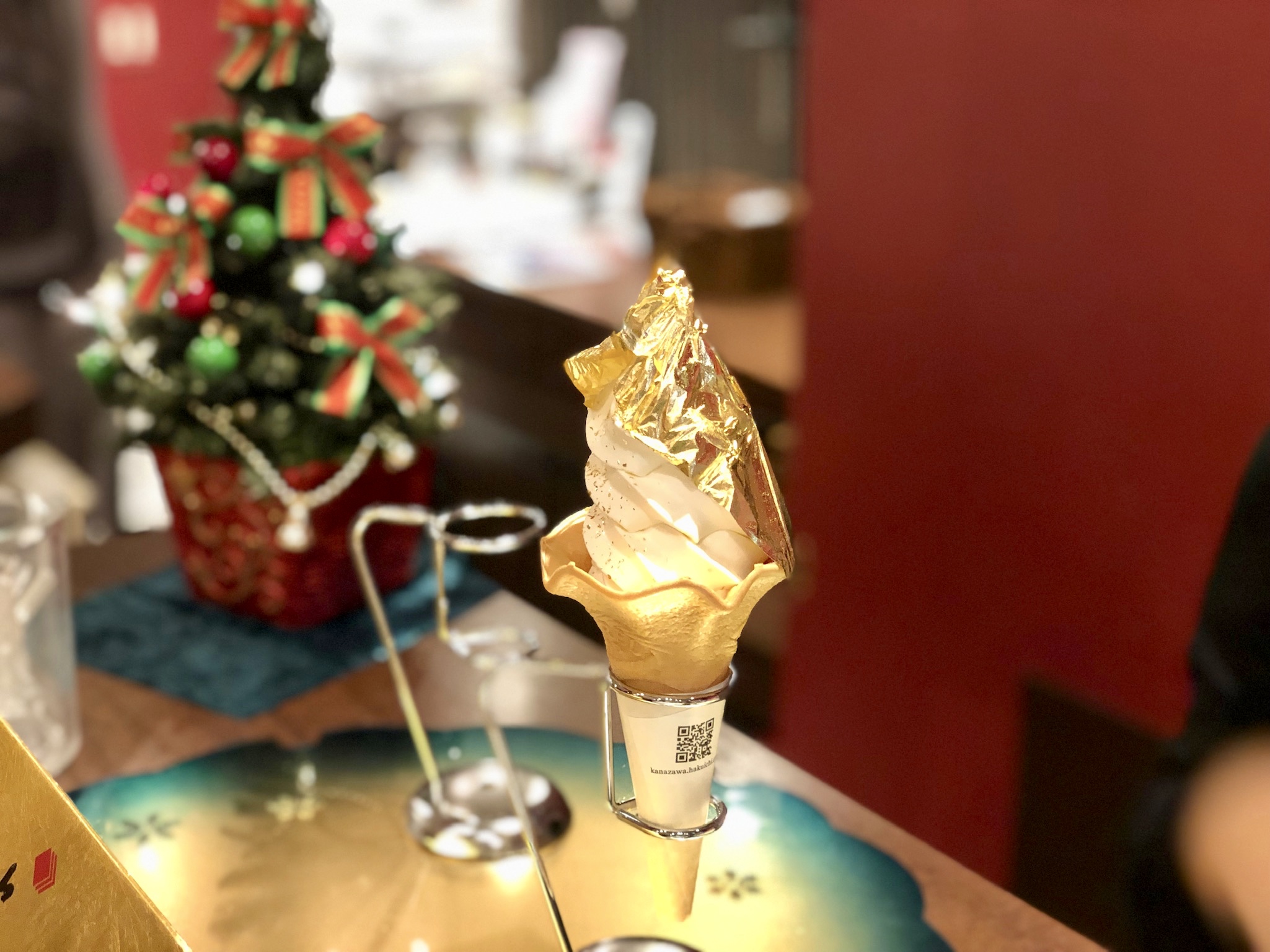Gold leaf ice-cream in Higashi Chaya