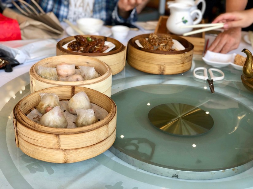 Chaozhou dumplings, shrimp dumplings, chicken feet and tripe @ Sesame balls and water chestnut cake @ 稻香酒家﻿