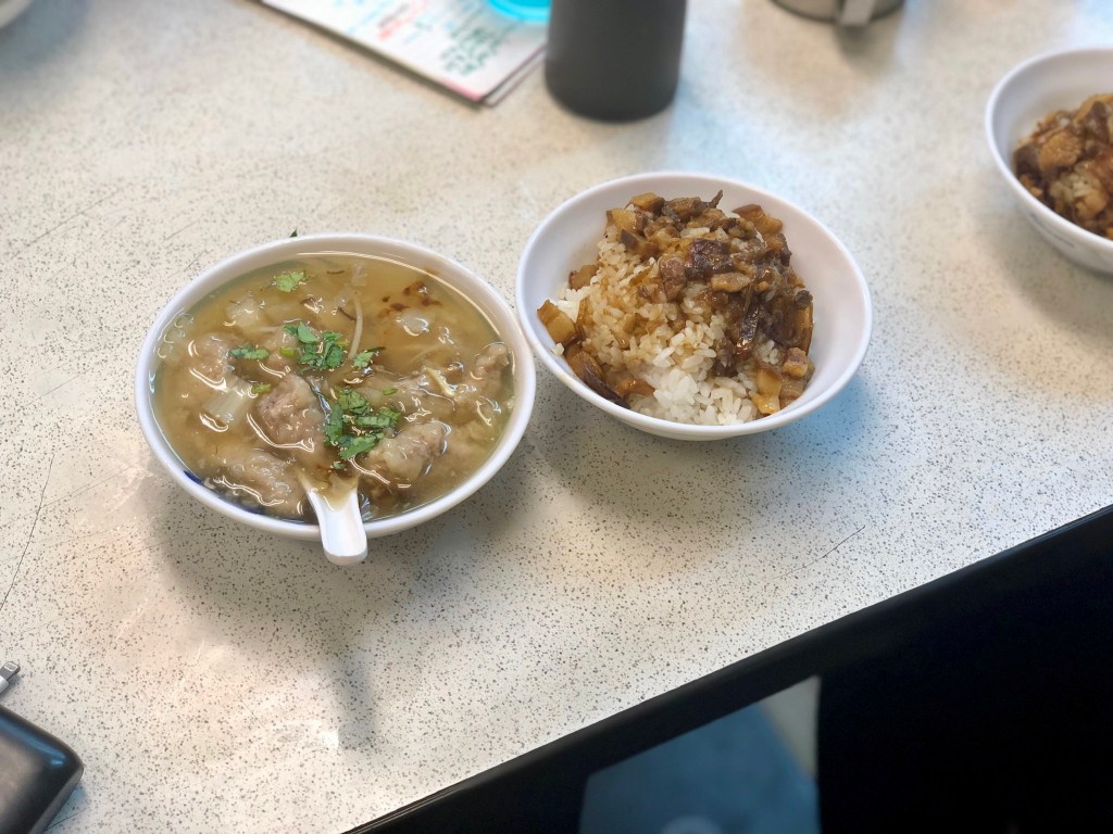 滷肉飯 (Lu Rou Fan or braised pork on rice) and meat stew @ 三代肉羹滷肉饭